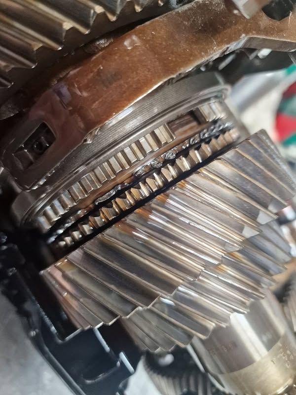 Uszkodzone uzębienie sprzęgła w skrzyni S-Tronic