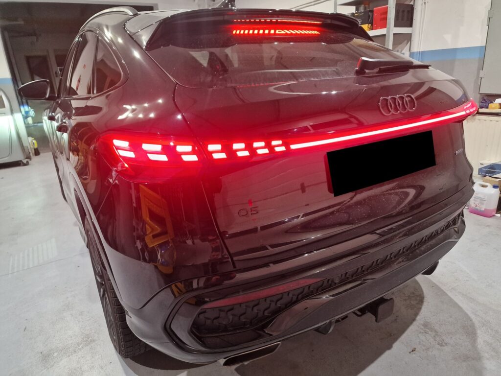 Audi Q5 Sportback GU (2025–) – naprawa elektroniki oraz większości asystentów kierowcy – test oświetlenia tylnego